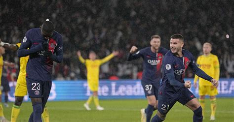 Leader PSG beats Nantes to stretch winning streak to 8 games in Ligue 1